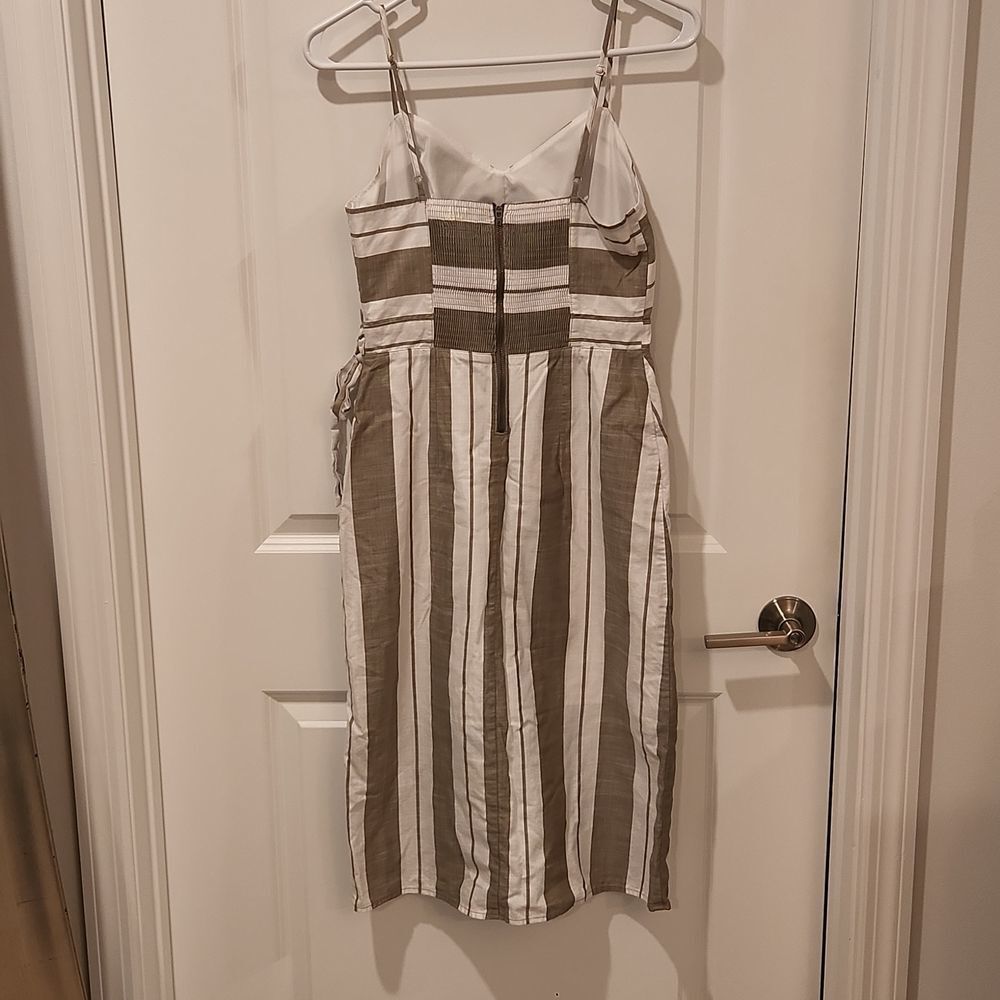 Tan and white Express midi dress with exposed cut out size 4 - Picture 7 of 9